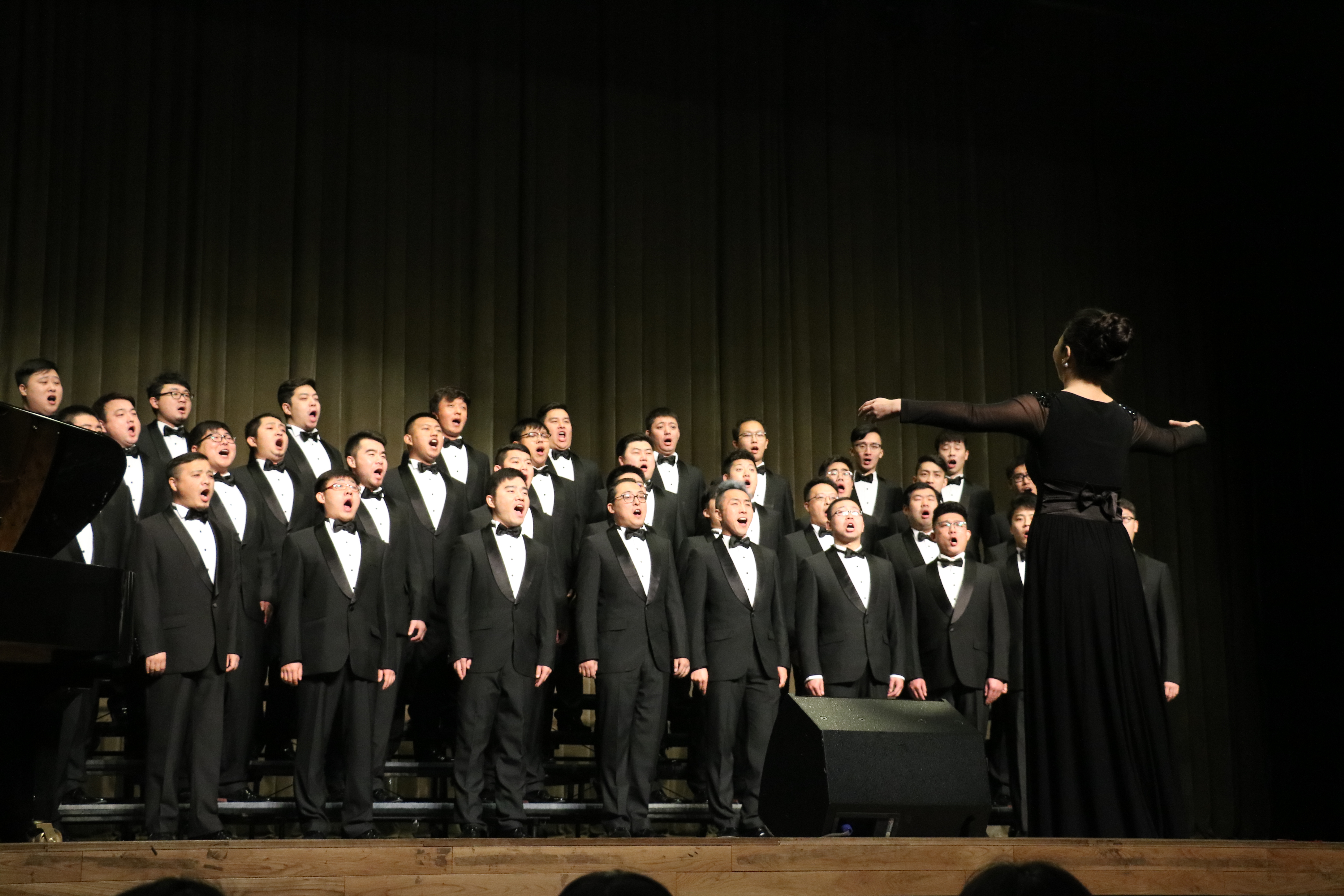 中国音协爱乐男生合唱团第15次高雅艺术进校园音乐会在我校演出